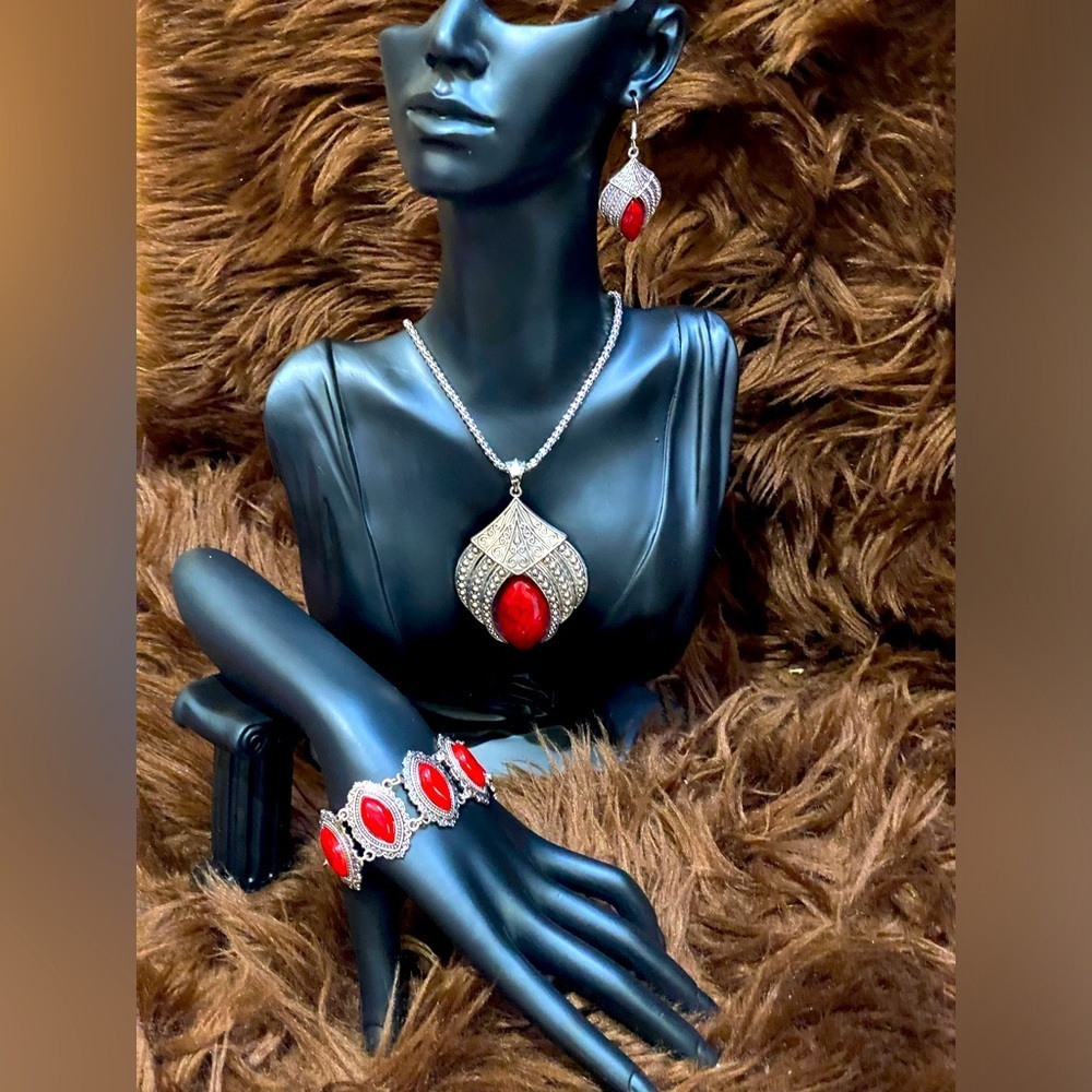 Jewelry Sets Silver Plated Retro Gemstone Claw Flower Pendant Necklace